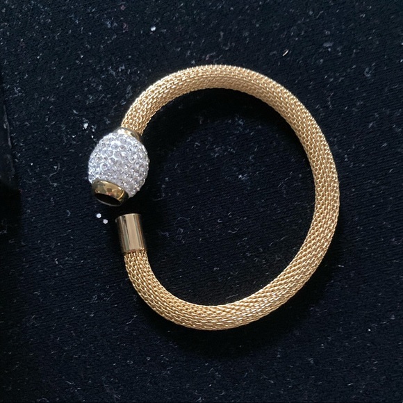 Woven GP metal bracelet Magnetic closure with a  Swarovski elements centre clasp - Picture 2 of 6